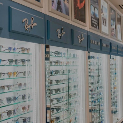 De sunglass man hero